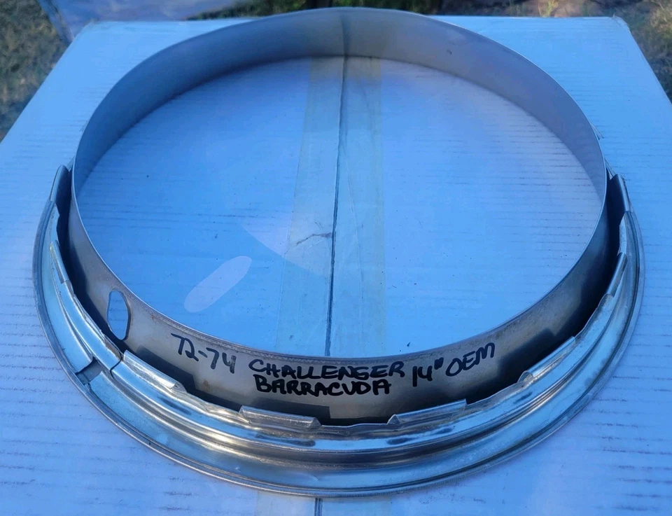 OEM DODGE 14" ANILLO DE AJUSTE (1) CARGADOR CHALLENGE CUDA 1970-74 USADO RAYADO CONDUCTOR Foto 3 de 4