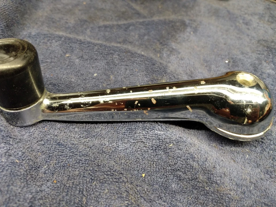 Camiones Studebaker 1949-64 cabina C ~ manivela ventana interior ~ 652204 Foto 3 de 4