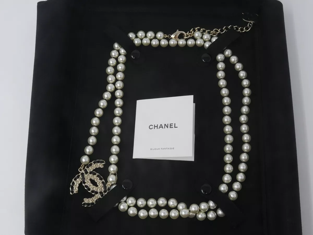RARE AUTH CHANEL PEARL METAL CRYSTAL AND LOGO NECKLACE BNIB