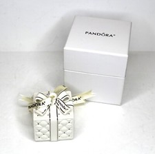 STUNNING GENUINE 2016 PANDORA HANGING PRESENT ORNAMENT IN BOX WITH VELVET POUCH