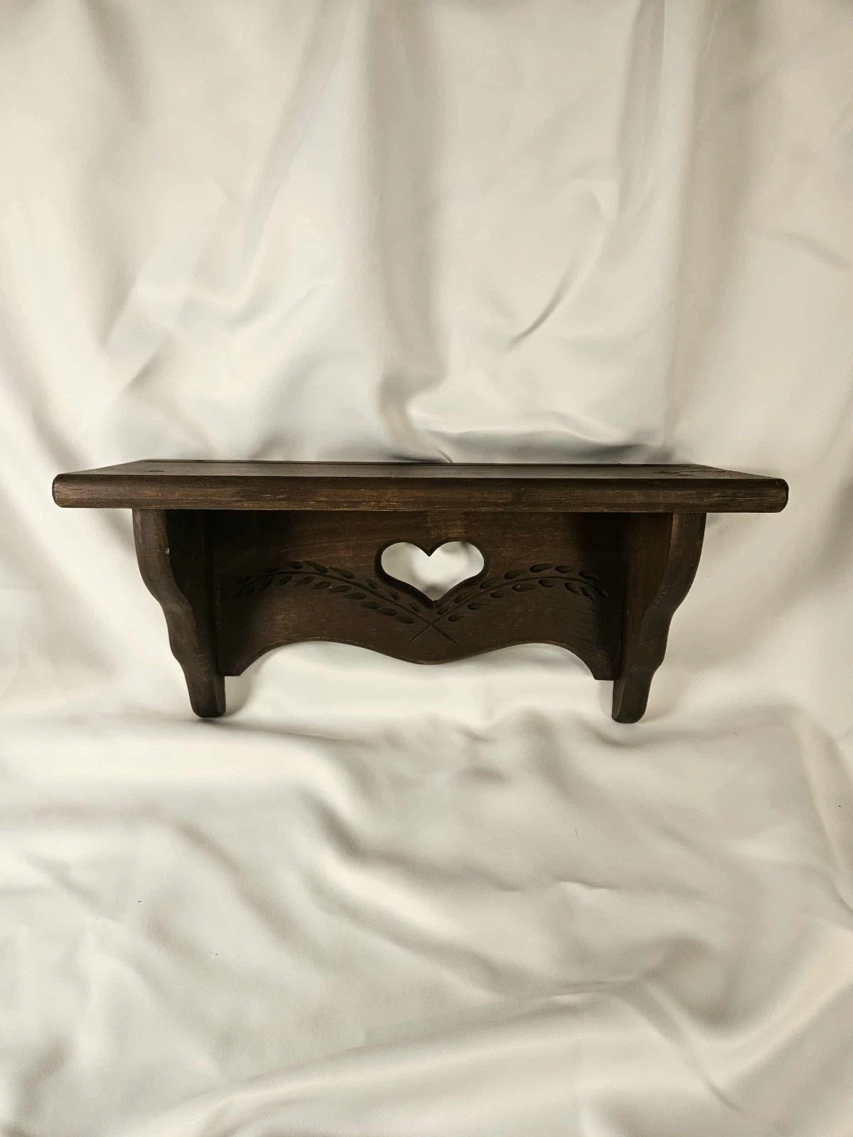 Vtg Farmhouse Wooden Wall shelf Heart-shaped cutout & Wheat Design Cottagecore