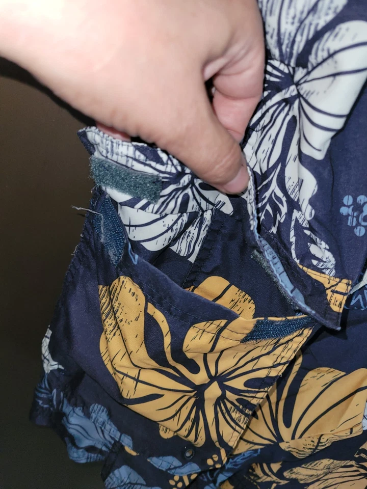 Consensus Shorts Swimwear Trunks Mens Sz XL Tropical Navy Yellow Lots of Pockets - Image 4 of 4