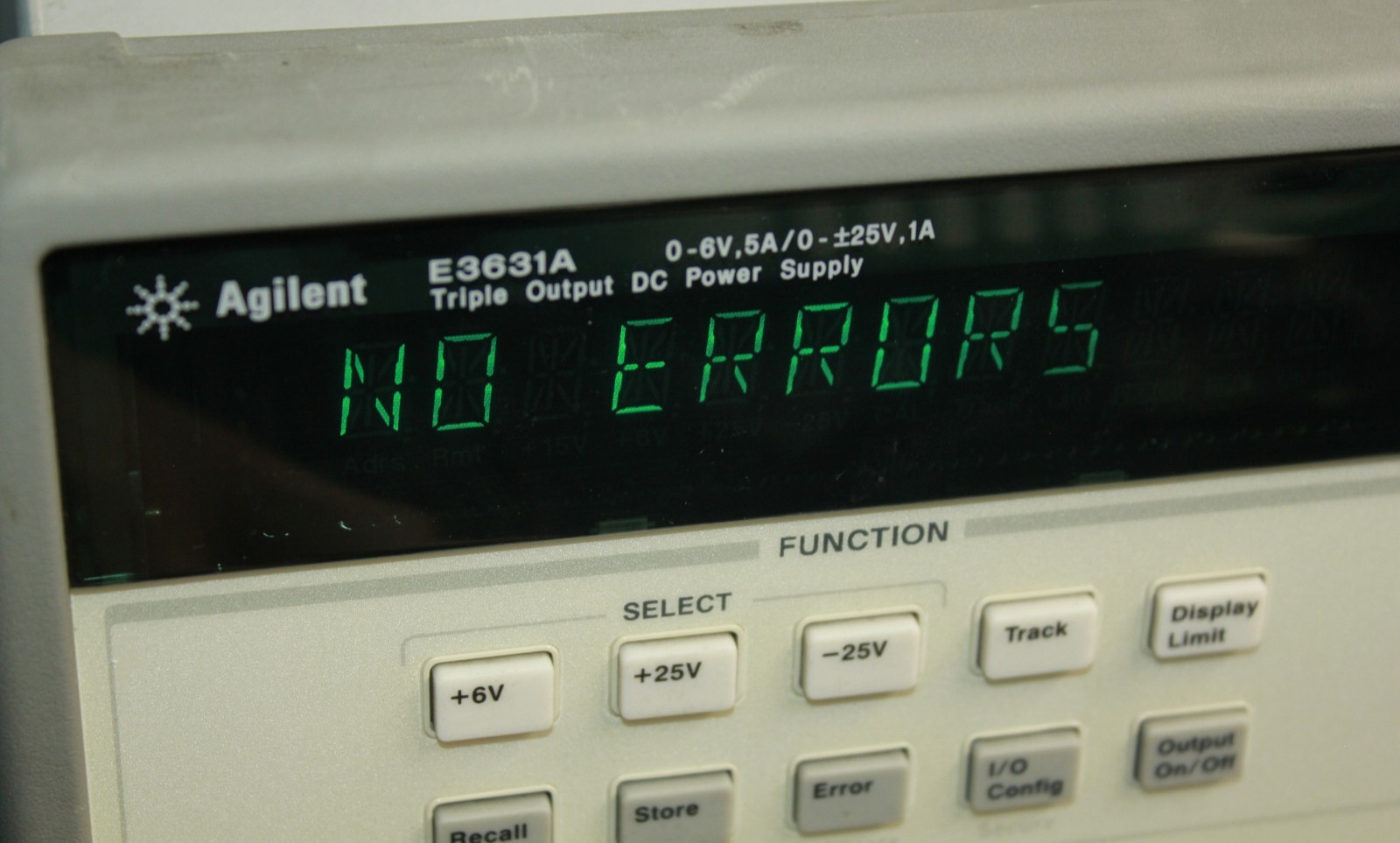 Agilent E3631A 0-6V, 5A / 0- ±25V, 1A | Triple Output DC Power Supply