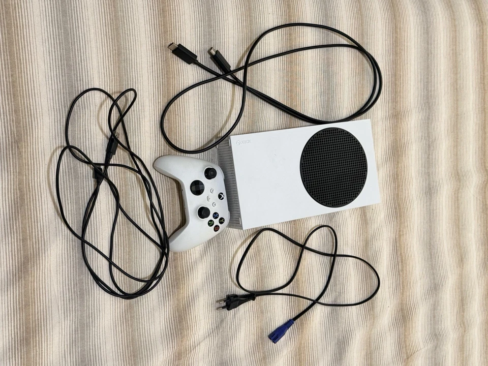 Microsoft Xbox Series S, foto 1 di 5