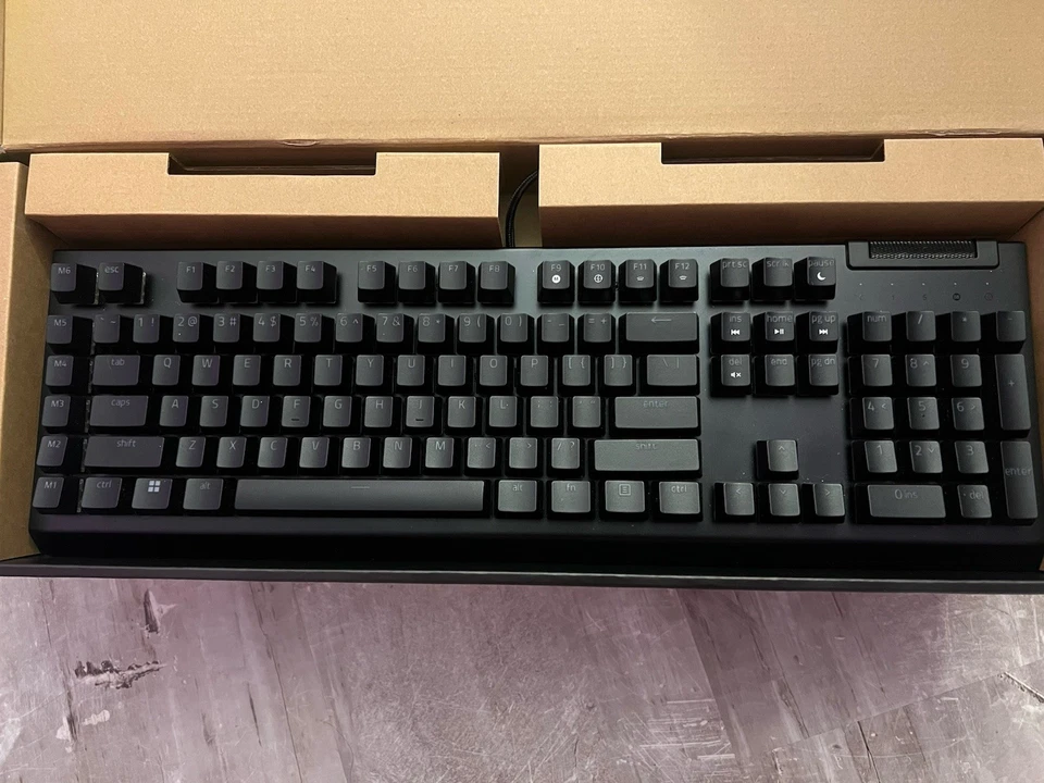 Razer BlackWidow V4 x Mechanical Gaming Keyboard, Green Switches - Image 2 of 4
