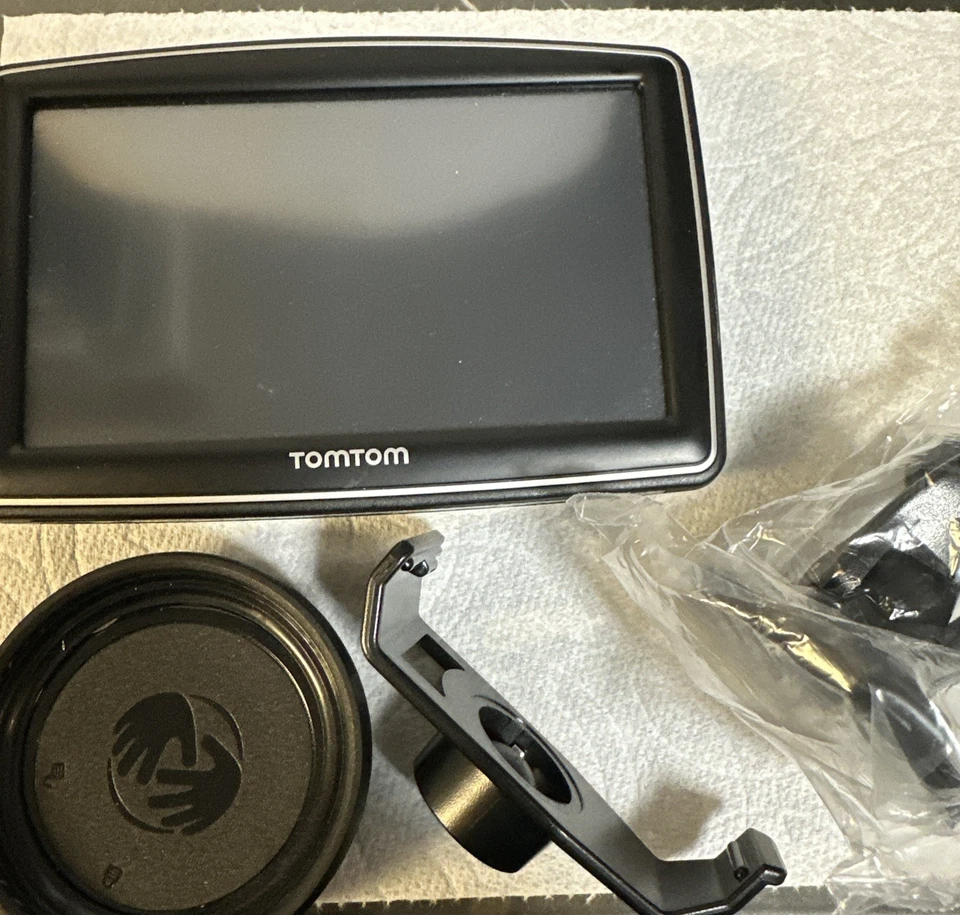 Garmin Nuvi 205 GPS & Accessories  Tested and working The Map Needs Update - Image 2 of 2