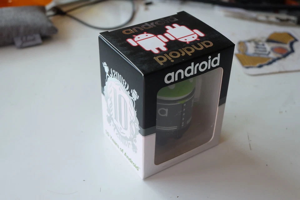 Dead Zebra/Google Android figure: 10th Anniversary Varsity - Image 3 of 4