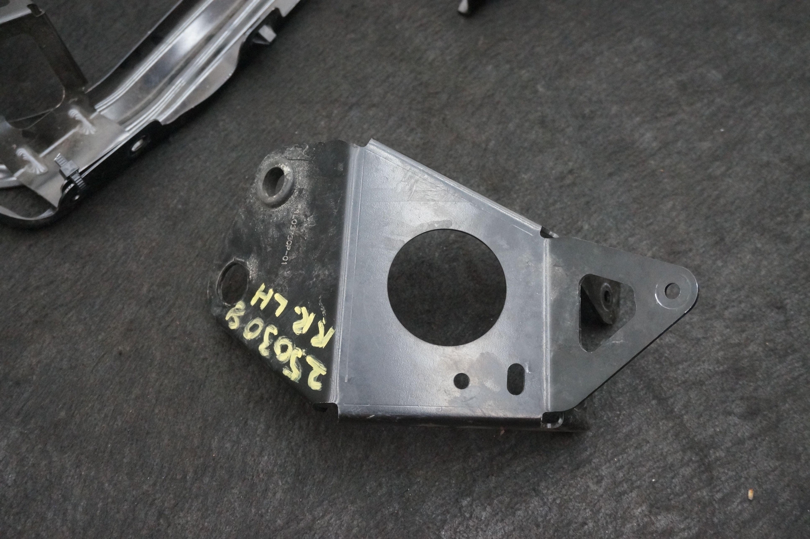 Set Of Radiator Intercooler Support Mount Brackets 11L0374CP McLaren 650S 2015
