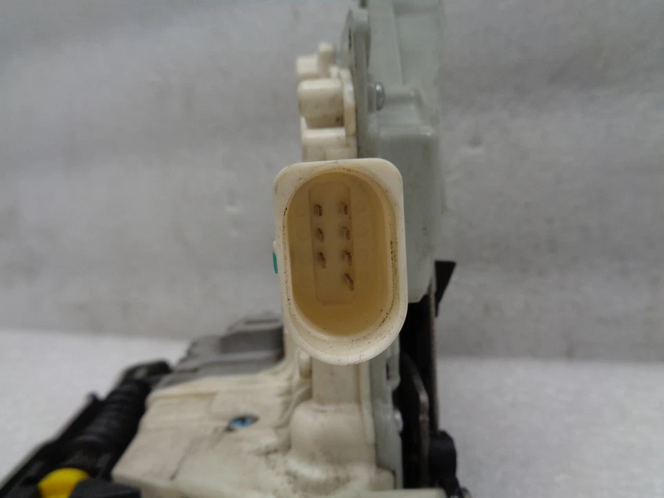 Actuador de cerradura de puerta trasera derecha Audi A4 Quattro 2008-2010 8J0839016A OEM AK220622 Foto 4 de 4