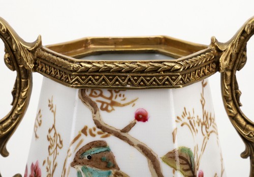 PORCELAIN ROBIN MORNING VASE ORNATE BRONZE ORMOLU w bird spring blossom - Picture 7 of 10