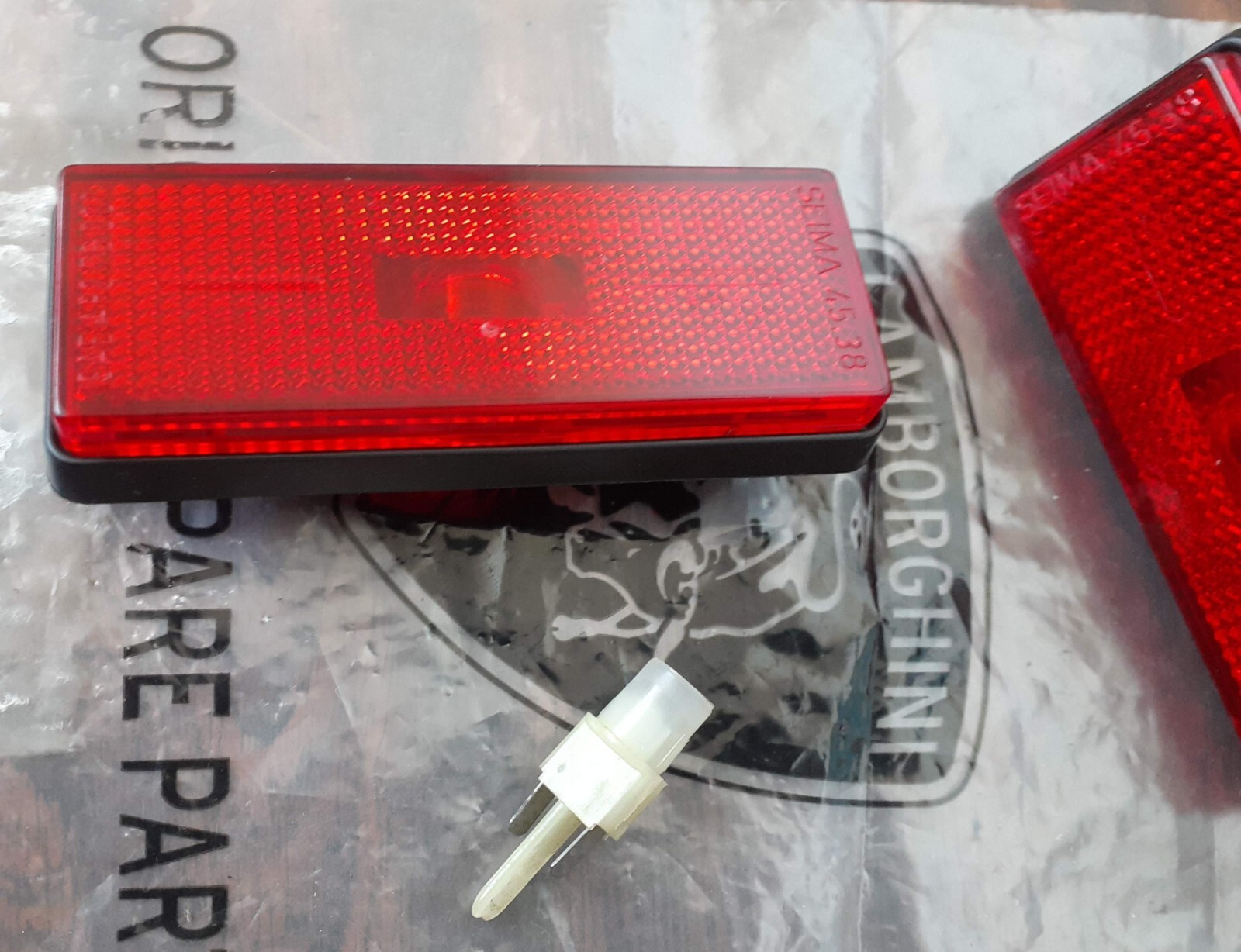 80-90 LAMBORGHINI COUNTACH JALPA LM002  US NEW rear SIDE MARKER LIGHT  006331782