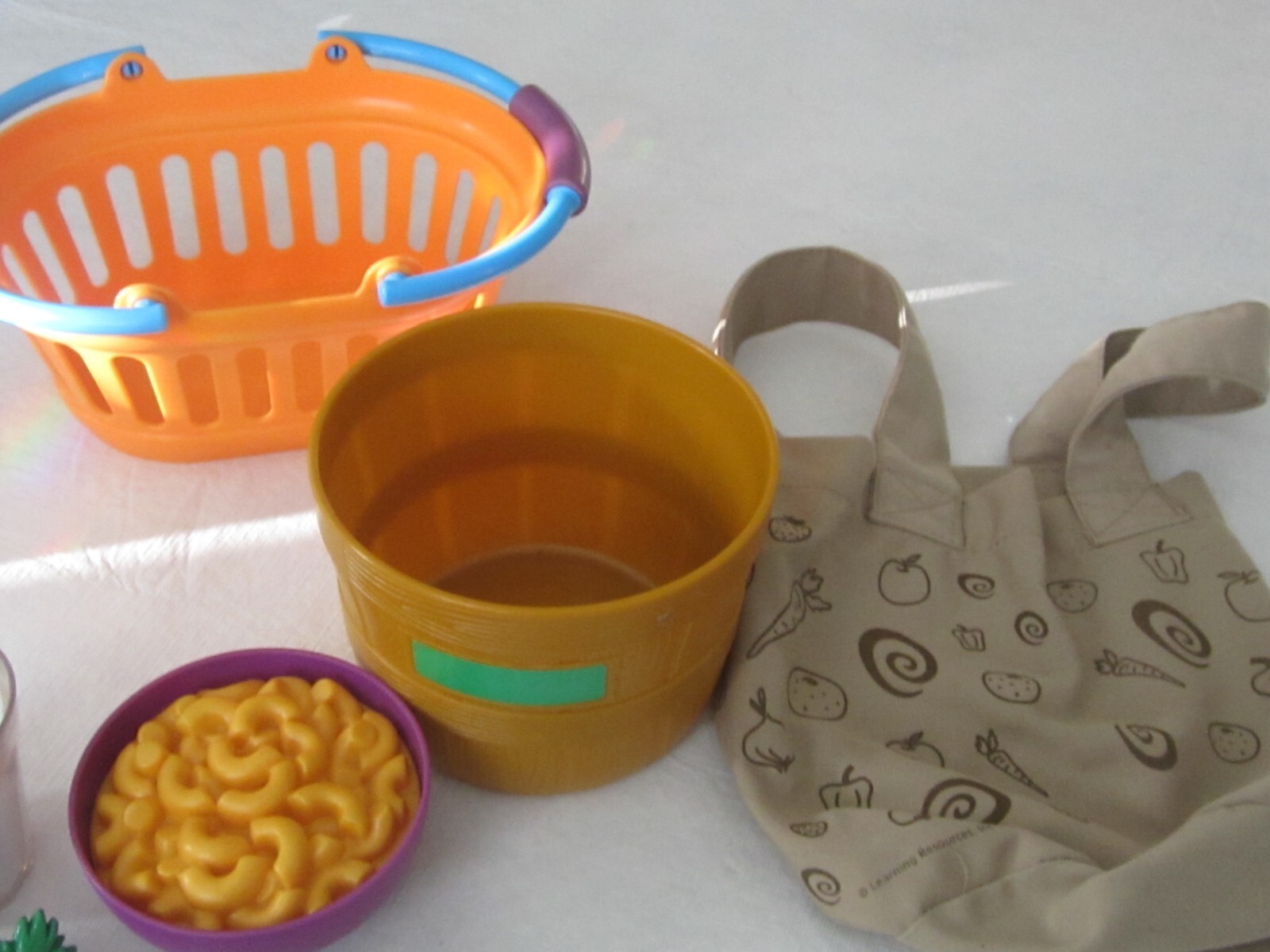Learning Resources Toy Plastic Healthy Food Play Set 21-Piece & Basket-clean!