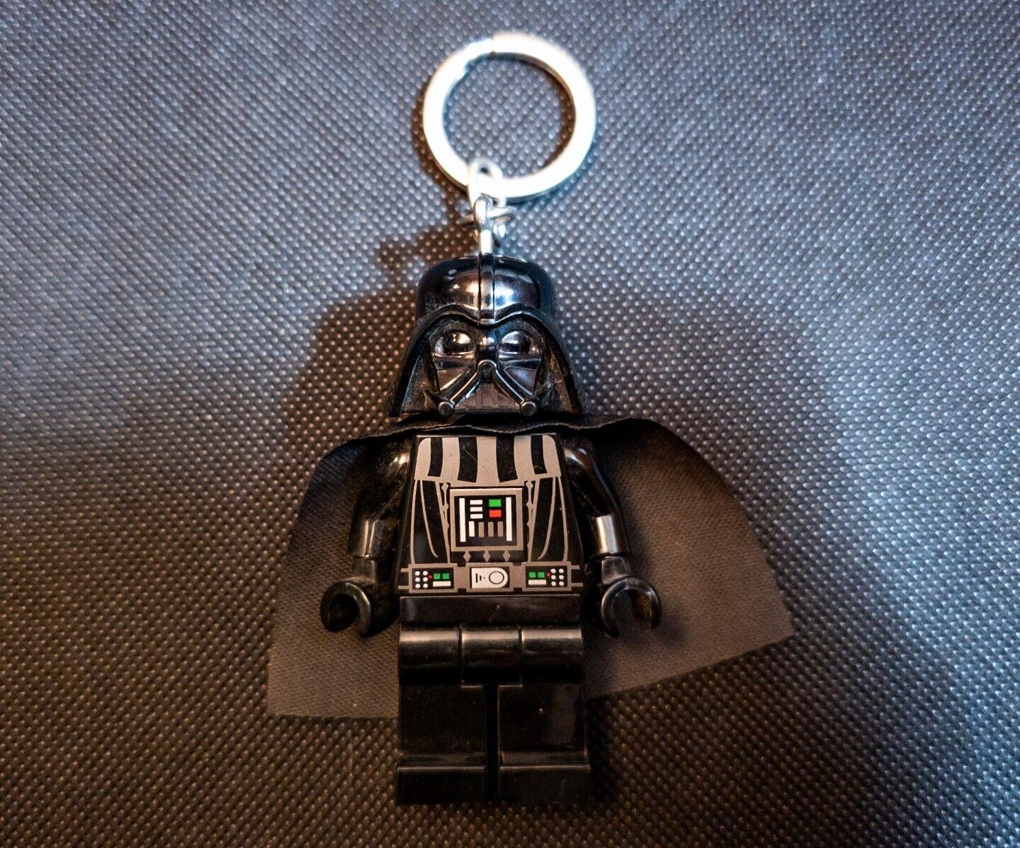Lego 2011 Star Wars Darth Vader 3" Minifigure LED Light Up Key Ring Keychain
