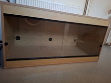 Viarium: 4ftx2ftx2ft Oak Finish - Excellent Condition.