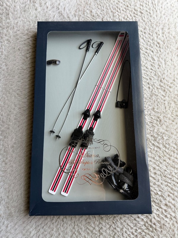 Franklin Mint Diana The Peoples Princess Portrait Doll – Ski Accessories NRFB