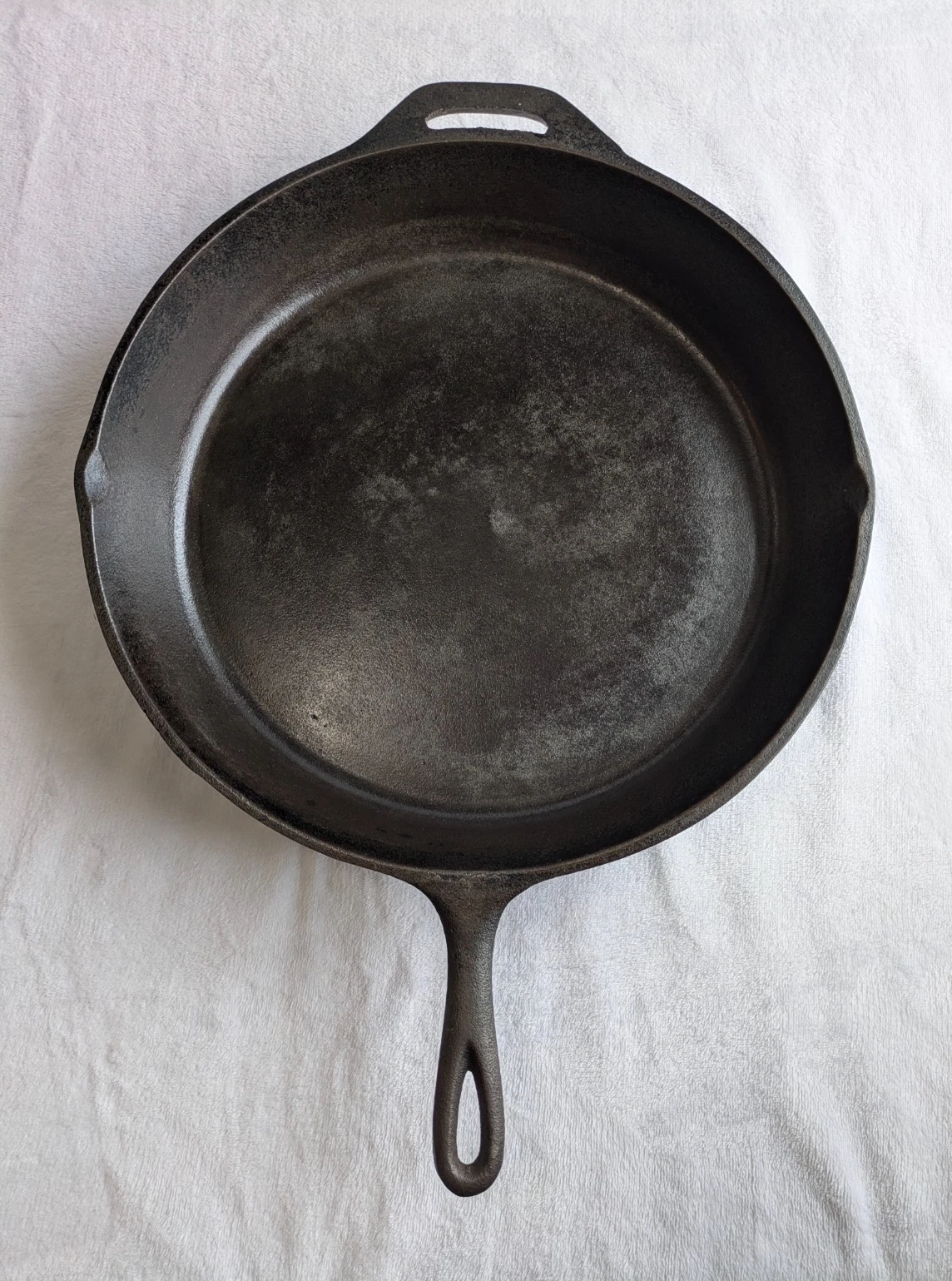 Large Unmarked 15in Cast Iron Skillet/Pan Heat Ring - Sits Flat Camp Skillet