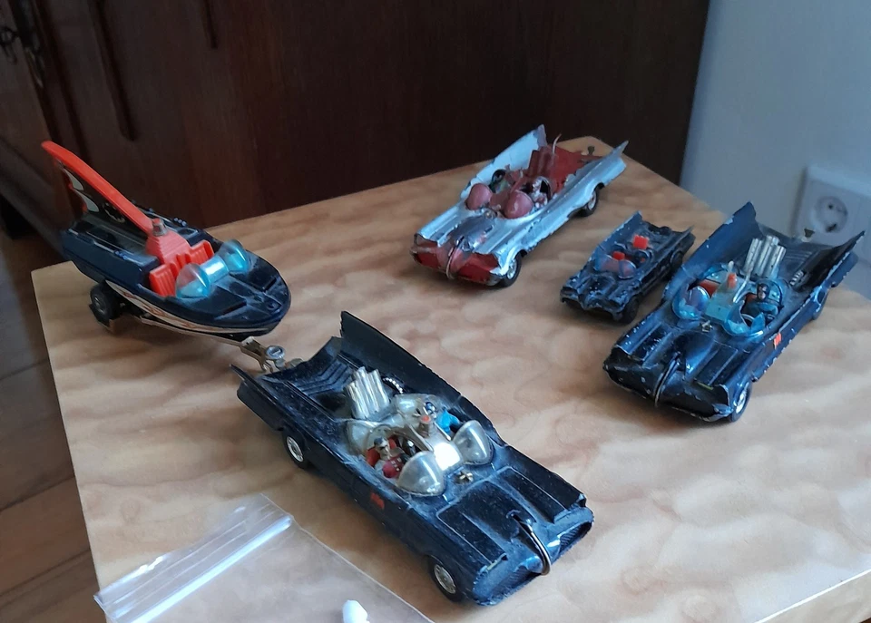 Corgi Toys 267 - Batmobile mit 107 Glastron Batboat & Trailer plus 3 Fahrzeuge - Bild 2 von 4