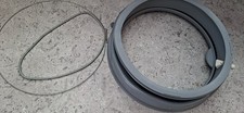 Original Miele Waschmaschine Türdichtung 9046372 mit zwei Befestigungsbändern.