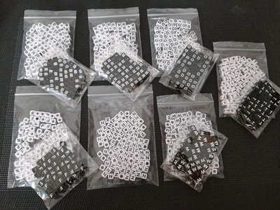 1000 Buchstaben Würfel B F N Q R T W schwarz weiß Schmuckherstellung Perlen 