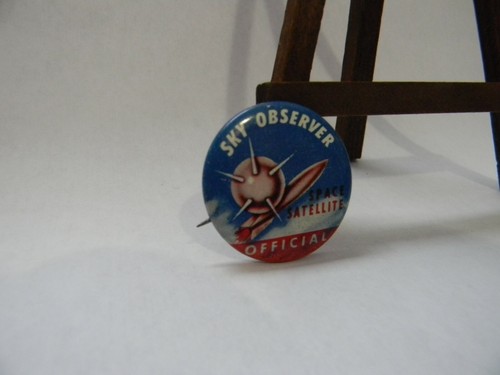 Vintage Sky Observer Button NM condition - Picture 1 of 3