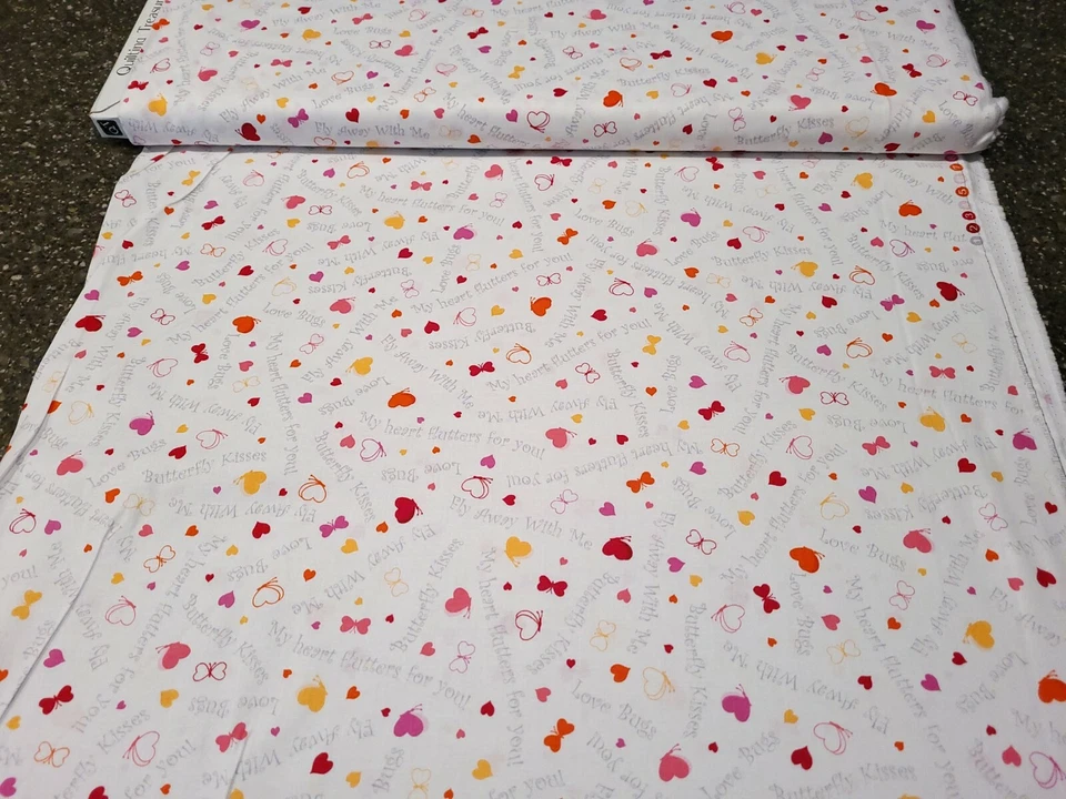 Love Bugs BTY Studio 8 Acolchado Tesoros Rosa Corazón Mariposa Palabras en Blanco Foto 3 de 3