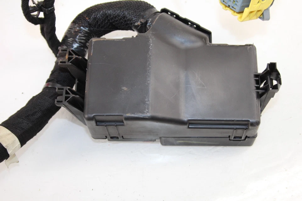 2018 Chevrolet Cruze Cabin Fuse Box 15533697 OEM DJ64 - Image 4 of 4