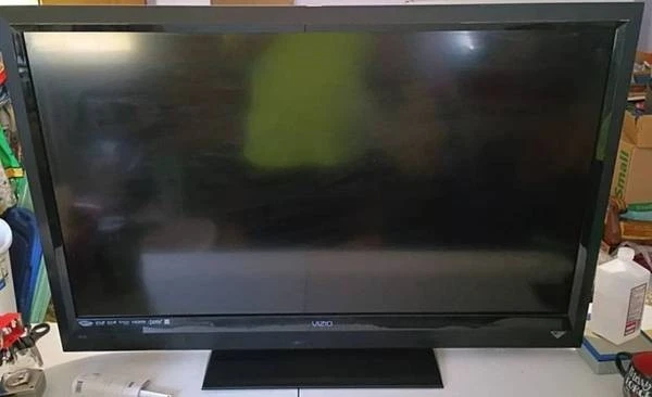 Vizio E470 Television. Great Tv. Comes with Remote.. Excellent Condition