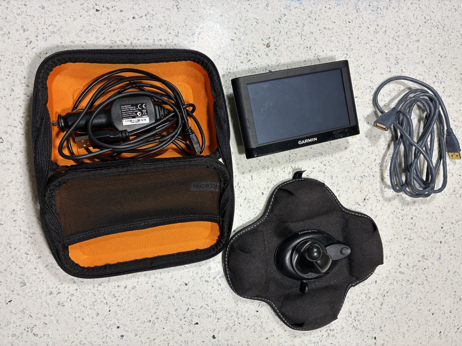 Garmin Black Portable Touchscreen GPS Navigator with Accessories for Cars