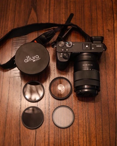 Sony Alpha a6600 24.2MP, 18-135mm Lens, Altura wide Angle Attachment, 4 Filters.