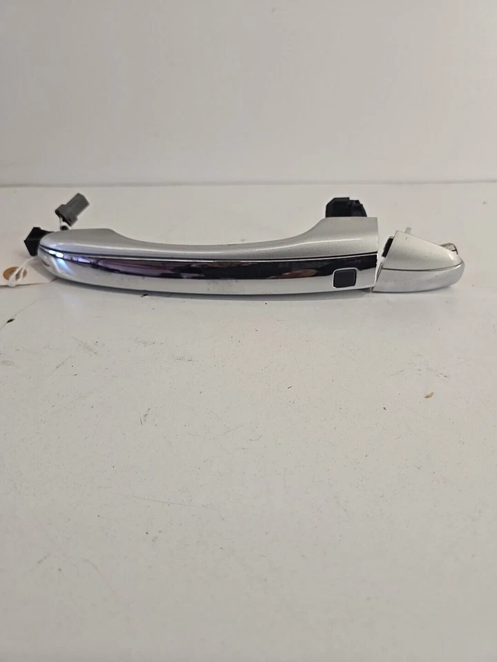 Manija exterior de la puerta del pasajero delantero Hyundai Equus 2011-2016 - negra 826613N000 Foto 3 de 4