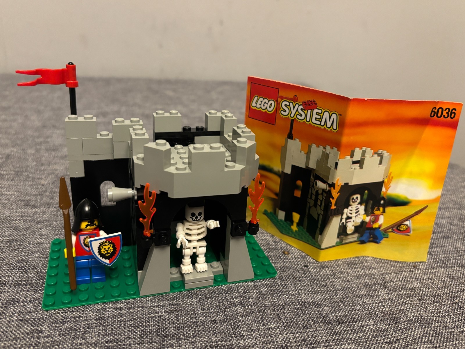 LEGO Castle: Royal Knights Skeleton Surprise (6036) 100% Complete With Manual