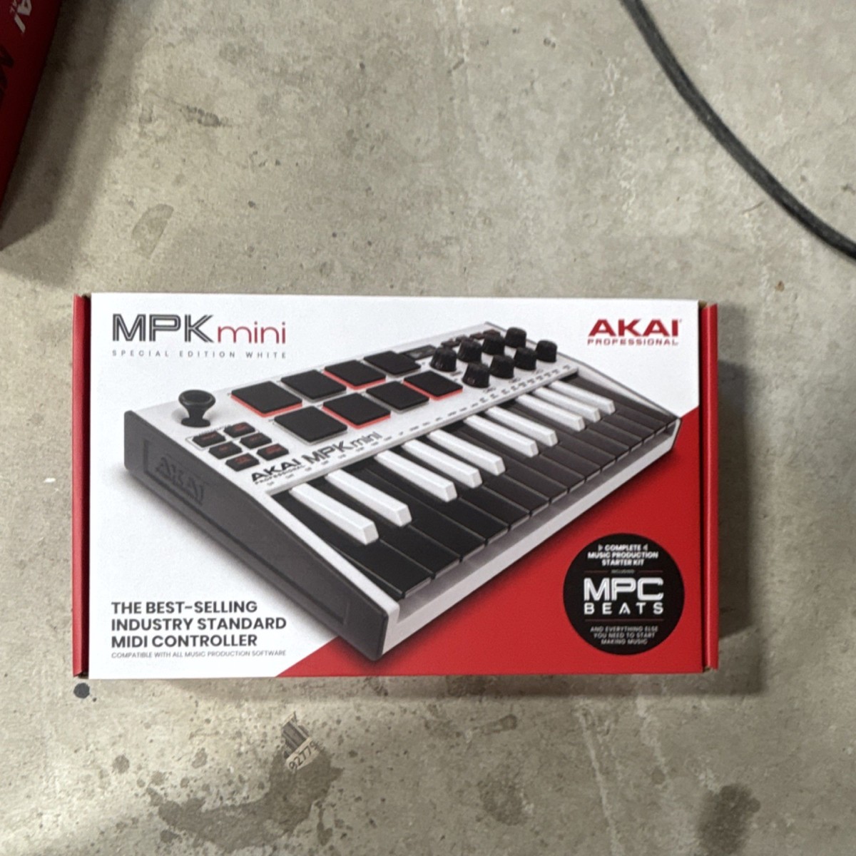 Akai Professional MPK mini Special Edition White MIDI Keyboard 25