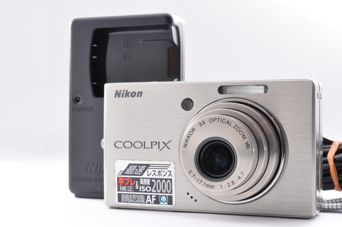 Nikon COOLPIX S500 Silver 7.1MP 3x Zoom Compact Digital Camera w