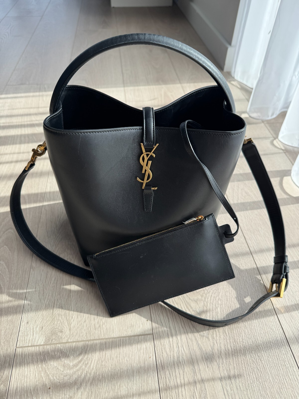Borsa Saint Laurent Le 37 in pelle nera lucida