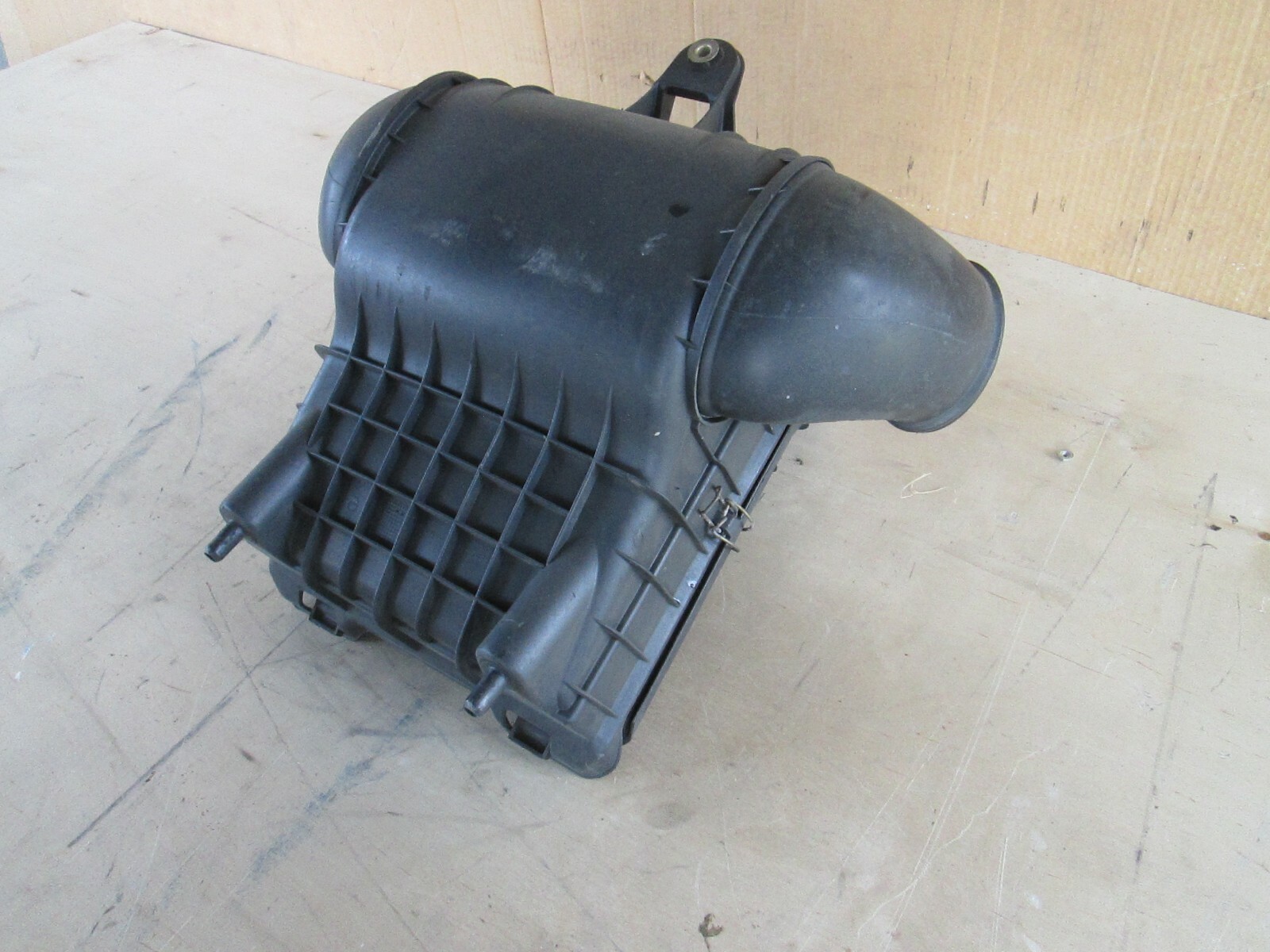 Maserati Quattroporte  03-07 -  Filter Box  / Air Cleaner - Part# 194852