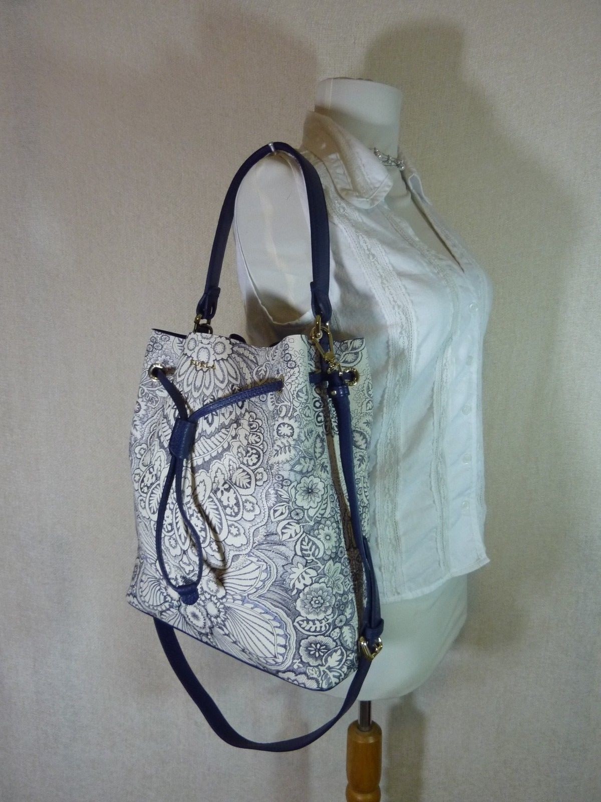 NEW FURLA Stacy Patterned Leather Bucket Tote/Crossbody Bag - Made in Italy image 3