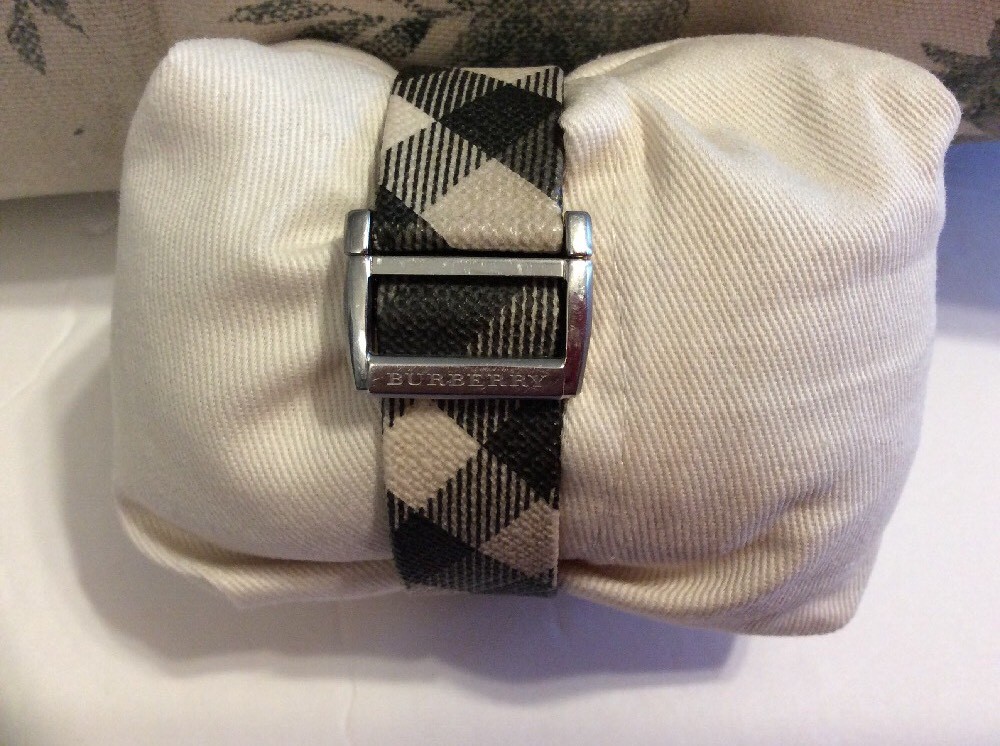 Ladies Burberry Heritage Nova Check Leather Band Black Dial Ladies Burberry Heritage Nova Check Leather Band Black Dial