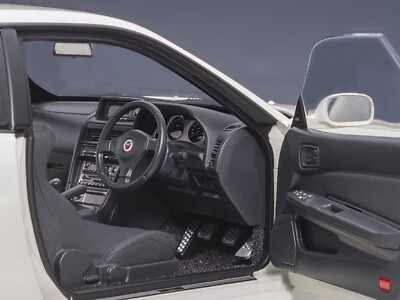 NISSAN SKYLINE GT-R (R34) V-SPEC II RHD WHITE PEARL 1/18