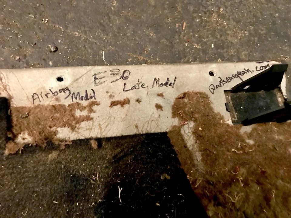 Panel de patada inferior de rodilla manual debajo del tablero BMW E30 318is 325i OEM Foto 4 de 4