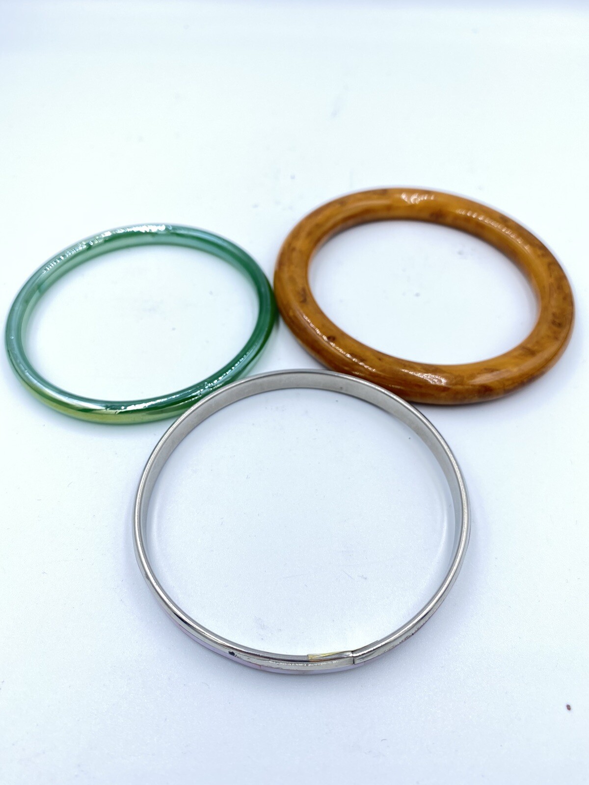 Stylish Bangle Bracelet Set of 3 Featuring Resin Glass Metal Shell Design-image