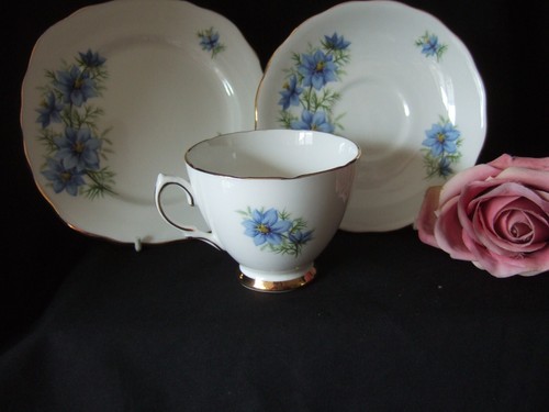 Vintage Colclough Nigella Love in a Mist Tea Cup/Saucer/Plate Trio Blue Floral - Picture 10 of 12