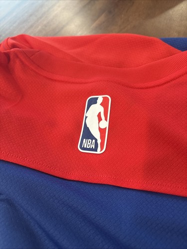 CAMISA DE MANGA CORTA PARA HOMBRE NIKE PHILADELPHIA 76ERS EMITIDA POR EL EQUIPO #16 MARTIN XL NUEVA CON ETIQUETAS - Imagen 7 de 9