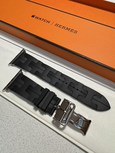Hermes Black Kilim Soft Rubber Apple Watch Band Compatible 44 45 46 49mm Sporty - 第 1/7 張圖片