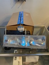 Chevrolet Silverado Ck Suburban Gmc Sierra Rh Front Headlight Assembly New Oem Chevrolet Silverado Ck Suburban Gmc Sierra Rh Front Headlight Assembly New Oem