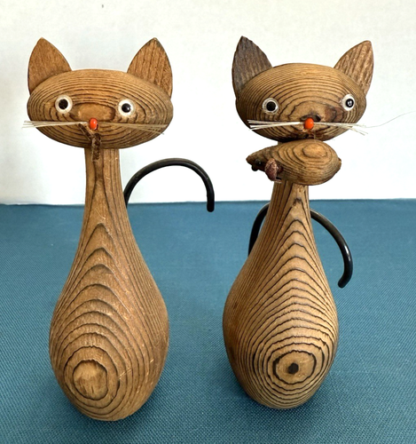 Vintage Pair of MCM WOODEN CRYPTOMERIA CATS with MOUSE 1960s Japan 5"