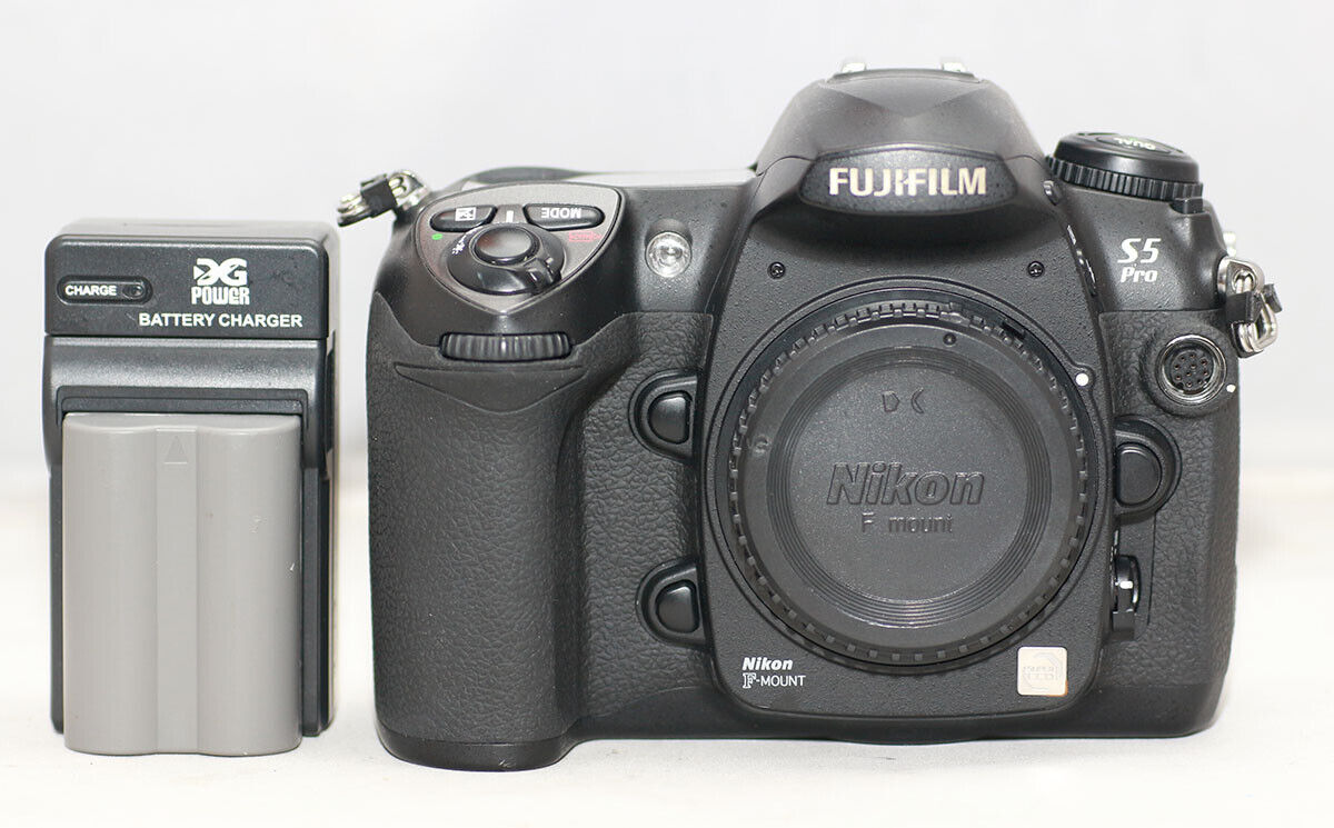 Fujifilm FinePix S5 Pro F Mount 12.1 MP Digital SLR Camera Body. PERFECT  REFURB