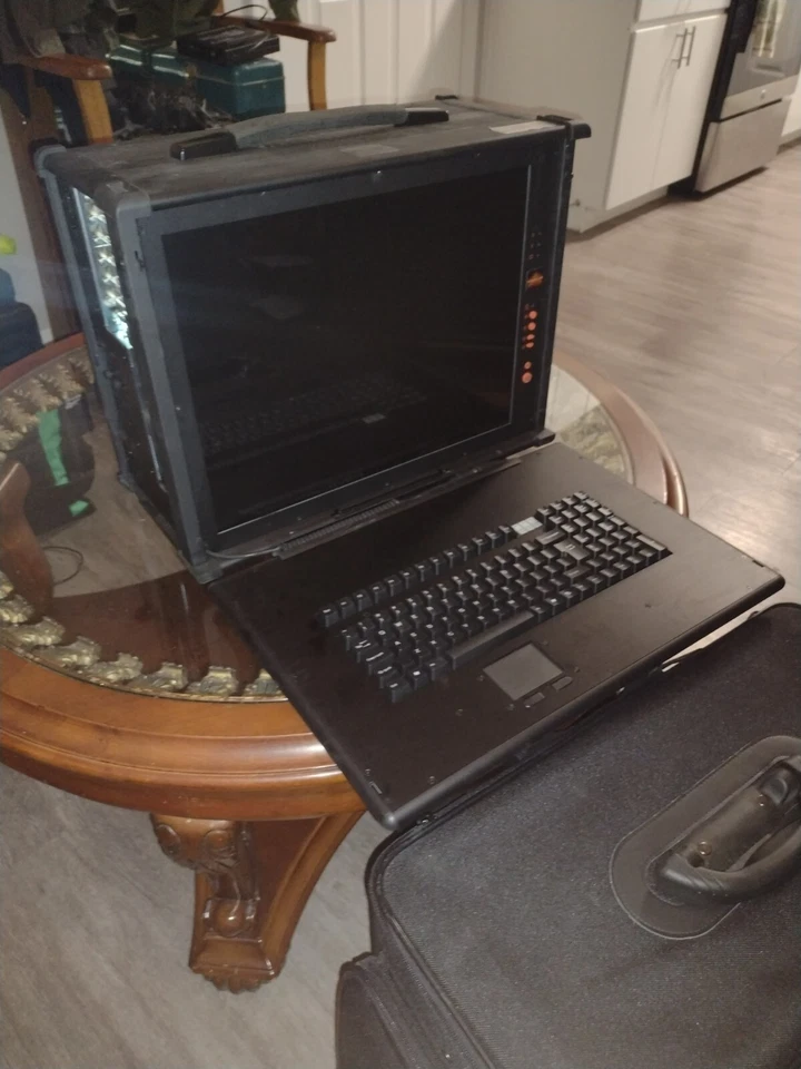 Stealth PC Rugged Portable, built in keyboard, touchpad, 20" 1080p LCD - Image 3 of 4