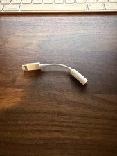 Genuine Apple Lightning to 3.5mm Jack Adapter A1749 Original iPhone 8 X 11 12