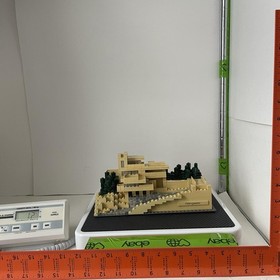 LEGO Architecture Fallingwater 21005 Complete Set 811 Pieces Tan Display Model