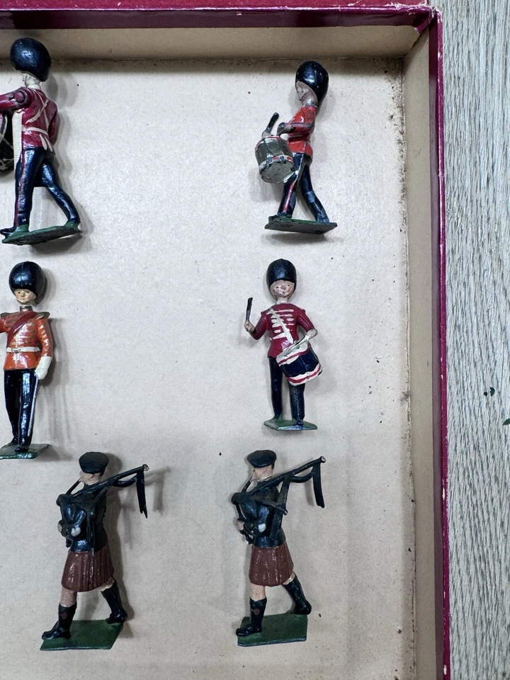 Britains: Boxed Set 2095 - Band Of The Irish Guards, Post War c1950s - image 4 of 4